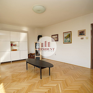 CENTER Spacious 3-room apartment, 2nd floor, garage, loggia, balcony, storage room, top location