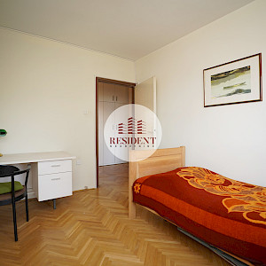 CENTER Spacious 3-room apartment, 2nd floor, garage, loggia, balcony, storage room, top location