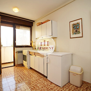 CENTER Spacious 3-room apartment, 2nd floor, garage, loggia, balcony, storage room, top location