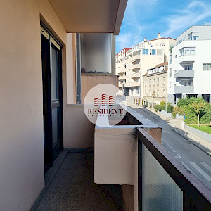 CENTER Spacious 3-room apartment, 2nd floor, garage, loggia, balcony, storage room, top location