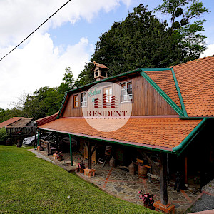 ZAGORJE Klanjec – 2 kuće za turizam, bazen, vinski podrum, pogled, parking, mirno okruženje