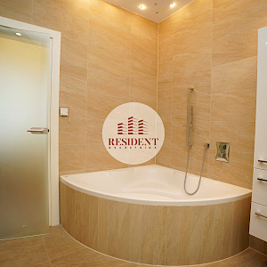 RENT - BLATO Luxury family house, parking, sauna, NO COMMISSION