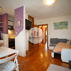 VRBIK Functional 2-room apartment 40 m2, 2nd floor, top location, loggia