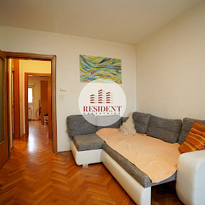 VRBIK Functional 2-room apartment 40 m2, 2nd floor, top location, loggia