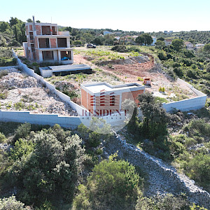 ŠIBENIK, Rogoznica  – Luksuzna vila u izradnji, mirno mediteransko okruženje