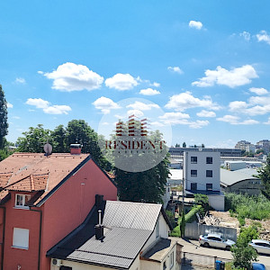 TREŠNJEVKA Tomislavova ulica, prostran 5soban stan 97 m2, 3. kat, odlična lokacija, loggia, parking