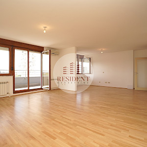 RENT - TREŠNJEVKA 5 bedroom penthouse 160 m2 + 3 PM + 1 GPM, 6th floor, top location, terrace