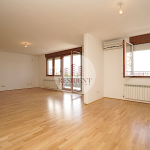 RENT - TREŠNJEVKA 5 bedroom penthouse 160 m2 + 3 PM + 1 GPM, 6th floor, top location, terrace