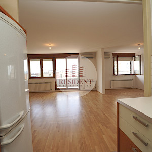 RENT - TREŠNJEVKA 5 bedroom penthouse 160 m2 + 3 PM + 1 GPM, 6th floor, top location, terrace