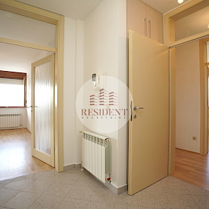 RENT - TREŠNJEVKA 5 bedroom penthouse 160 m2 + 3 PM + 1 GPM, 6th floor, top location, terrace