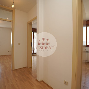 RENT - TREŠNJEVKA 5 bedroom penthouse 160 m2 + 3 PM + 1 GPM, 6th floor, top location, terrace