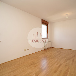 RENT - TREŠNJEVKA 5 bedroom penthouse 160 m2 + 3 PM + 1 GPM, 6th floor, top location, terrace