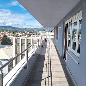 RENT - TREŠNJEVKA 5 bedroom penthouse 160 m2 + 3 PM + 1 GPM, 6th floor, top location, terrace