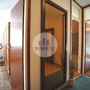 ZADAR Bili Brig, spacious 4-bedroom apartment 98 m2, 1st floor, top location, loggia, storage room, NO COMMISSION