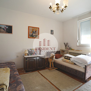 ZADAR Bili Brig, spacious 4-bedroom apartment 98 m2, 1st floor, top location, loggia, storage room, NO COMMISSION