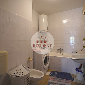 ZADAR Bili Brig, spacious 4-bedroom apartment 98 m2, 1st floor, top location, loggia, storage room, NO COMMISSION