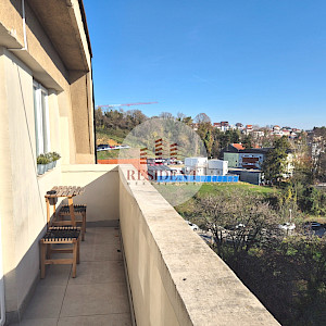 ČRNOMEREC - Vrhovec, Prostran 4soban stan 68 m2, 3.kat, top lokacija, balkon, BEZ PROVIZIJE