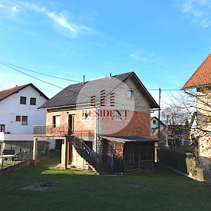 BESTOVJE Building land of 1050 m2 + house 80 m2 + 450 m2 of green area