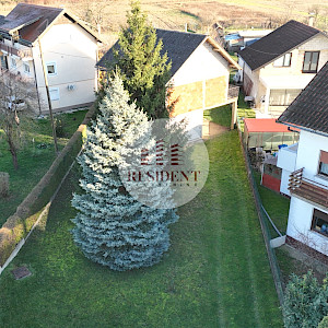 BESTOVJE Building land of 1050 m2 + house 80 m2 + 450 m2 of green area