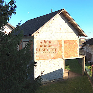 BESTOVJE Building land of 1050 m2 + house 80 m2 + 450 m2 of green area