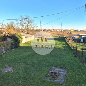 BESTOVJE Building land of 1050 m2 + house 80 m2 + 450 m2 of green area