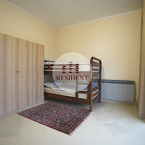 RENT - VRAPČE Spacious 4-bedroom apartment for workers, 1st floor, excellent location, parking