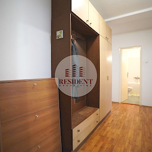 NAJAM - SREDNJACI Prostran 2soban stan 67 m2, 3. kat, odlična lokacija, 2x loggie