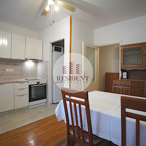 NAJAM - SREDNJACI Prostran 2soban stan 67 m2, 3. kat, odlična lokacija, 2x loggie