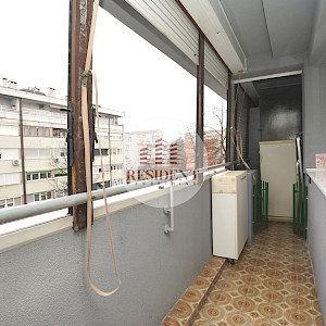 NAJAM - SREDNJACI Prostran 2soban stan 67 m2, 3. kat, odlična lokacija, 2x loggie