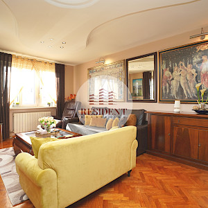 ŠPANSKO Komforan 4soban stan 80 m2, 3. kat, top lokacija, loggia, garaža, spremište