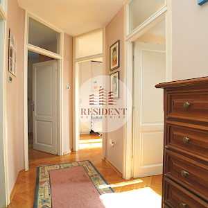 ŠPANSKO Komforan 4soban stan 80 m2, 3. kat, top lokacija, loggia, garaža, spremište