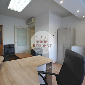 TREŠNJEVKA 3soban stan / ured 52 m2, 1. kat, top lokacija, loggia, spremište, BEZ PROVIZIJE