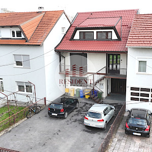 VELIKA GORICA Center - Cozy 4-room apartment 73 m2, 2nd floor, quiet environment, 2x parking spaces