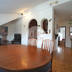VELIKA GORICA Center - Cozy 4-room apartment 73 m2, 2nd floor, quiet environment, 2x parking spaces