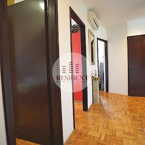 VELIKA GORICA Center - Cozy 4-room apartment 73 m2, 2nd floor, quiet environment, 2x parking spaces