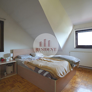 VELIKA GORICA Center - Cozy 4-room apartment 73 m2, 2nd floor, quiet environment, 2x parking spaces