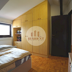 VELIKA GORICA Center - Cozy 4-room apartment 73 m2, 2nd floor, quiet environment, 2x parking spaces