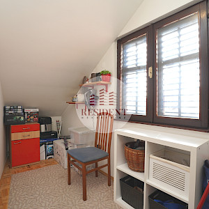 VELIKA GORICA Center - Cozy 4-room apartment 73 m2, 2nd floor, quiet environment, 2x parking spaces