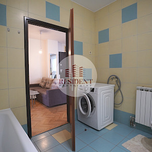 ŠPANSKO Ugodan 3soban stan 64 m2, 2. kat, top lokacija, loggia, spremište, BEZ PROVIZIJE