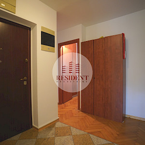 JARUN Prostran 4soban stan 87 m2, 3. kat, top lokacija, garaža, mirno okruženje, balkon, spremište, BEZ PROVIZIJE