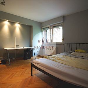 JARUN Prostran 4soban stan 87 m2, 3. kat, top lokacija, garaža, mirno okruženje, balkon, spremište, BEZ PROVIZIJE