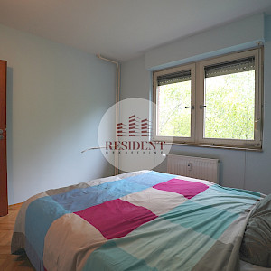 JARUN Prostran 4soban stan 87 m2, 3. kat, top lokacija, garaža, mirno okruženje, balkon, spremište, BEZ PROVIZIJE