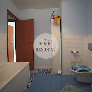 JARUN Prostran 4soban stan 87 m2, 3. kat, top lokacija, garaža, mirno okruženje, balkon, spremište, BEZ PROVIZIJE