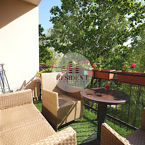 JARUN Prostran 4soban stan 87 m2, 3. kat, top lokacija, garaža, mirno okruženje, balkon, spremište, BEZ PROVIZIJE