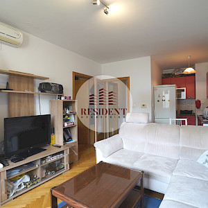 VRBANI 3 Funkcionalan 2soban stan 39 m2, 3. kat, top lokacija, lift, loggia