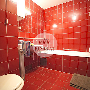 DUGAVE Ugodan 2soban stan 56 m2, 5. kat, lift, mirno okruženje, loggia, spremište