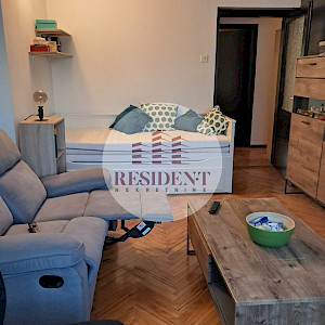 TRNSKO Cozy 2-bedroom apartment 47 m2, 3rd floor, quiet environment, storage room