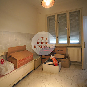 VRAPČE Obiteljska kuća 310 m2 sa 3 stana, zemljište 690 m2, BEZ PROVIZIJE