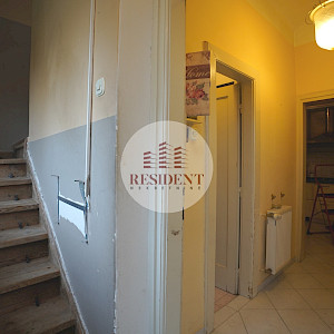 VRAPČE Obiteljska kuća 310 m2 sa 3 stana, zemljište 690 m2, BEZ PROVIZIJE