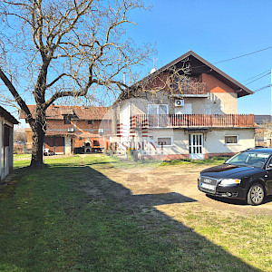 SELNICA ŠĆITARJEVSKA dvije kuće + pomoćni objekti, zemljište 4850 m2